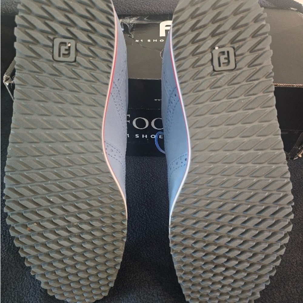 FootJoy Women’s Light Blue golf shoes with Red Accent - Picture 3 of 4
